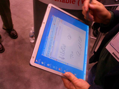 toshiba-atCES2006.JPG